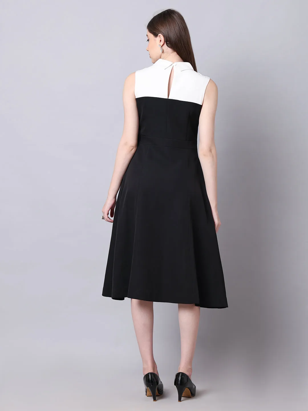 Exude Bronzed Color Block Dress With Collar (Black)